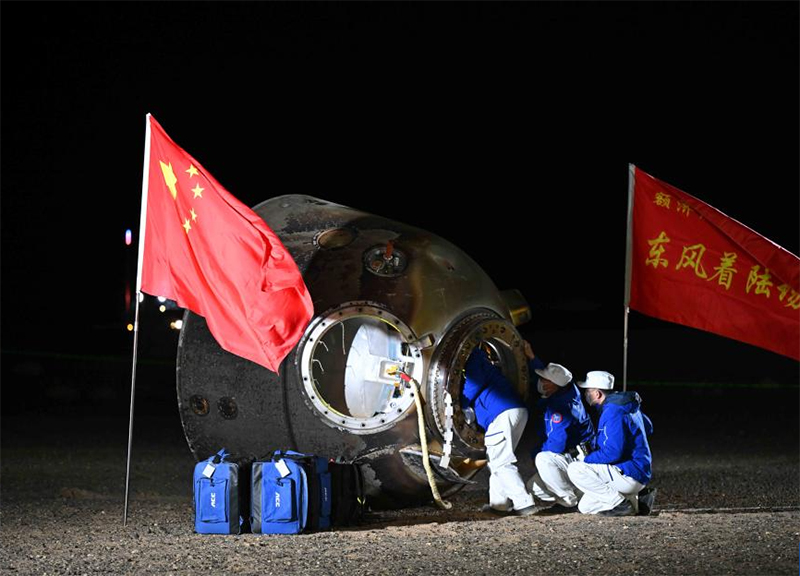 快訊：神舟十八號載人飛船返回艙成功著陸