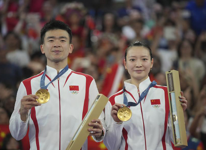 祝賀巴黎奧運會羽毛球混雙組合，鄭思維/黃雅瓊奪冠